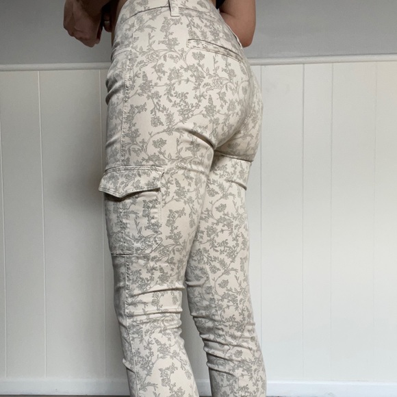 Beautiful white and grey floral jeans - Picture 3 of 5